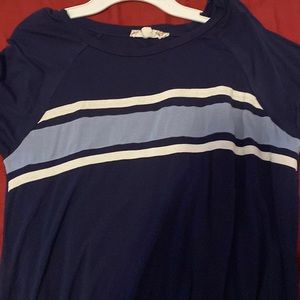 T-shirt light blue white and dark blue